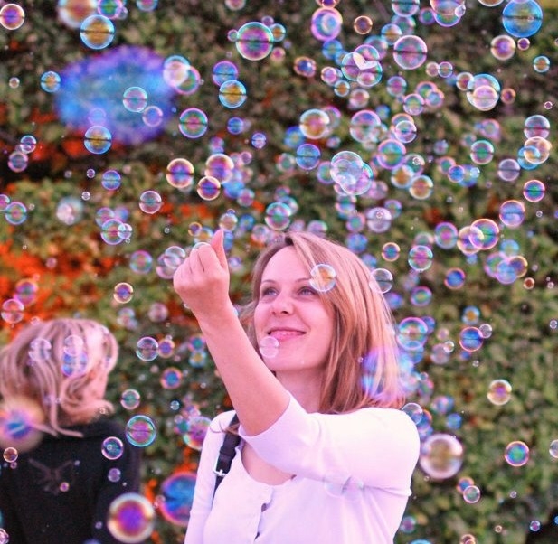 Dominique-and-her-bubbles
